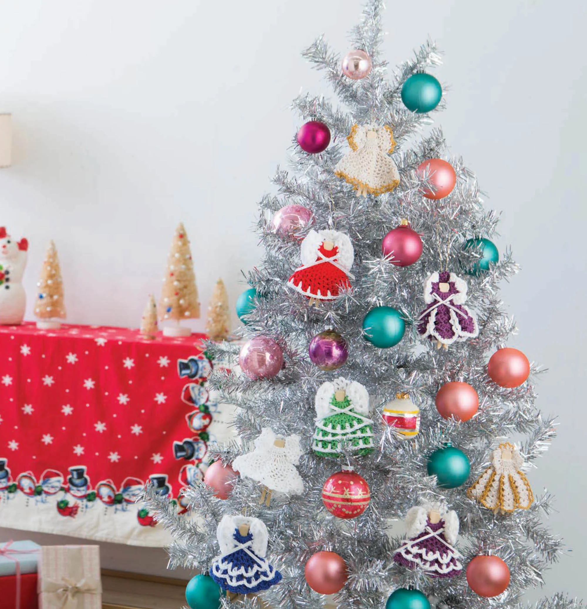 Crochet Retro Christmas Ornaments - Image 3
