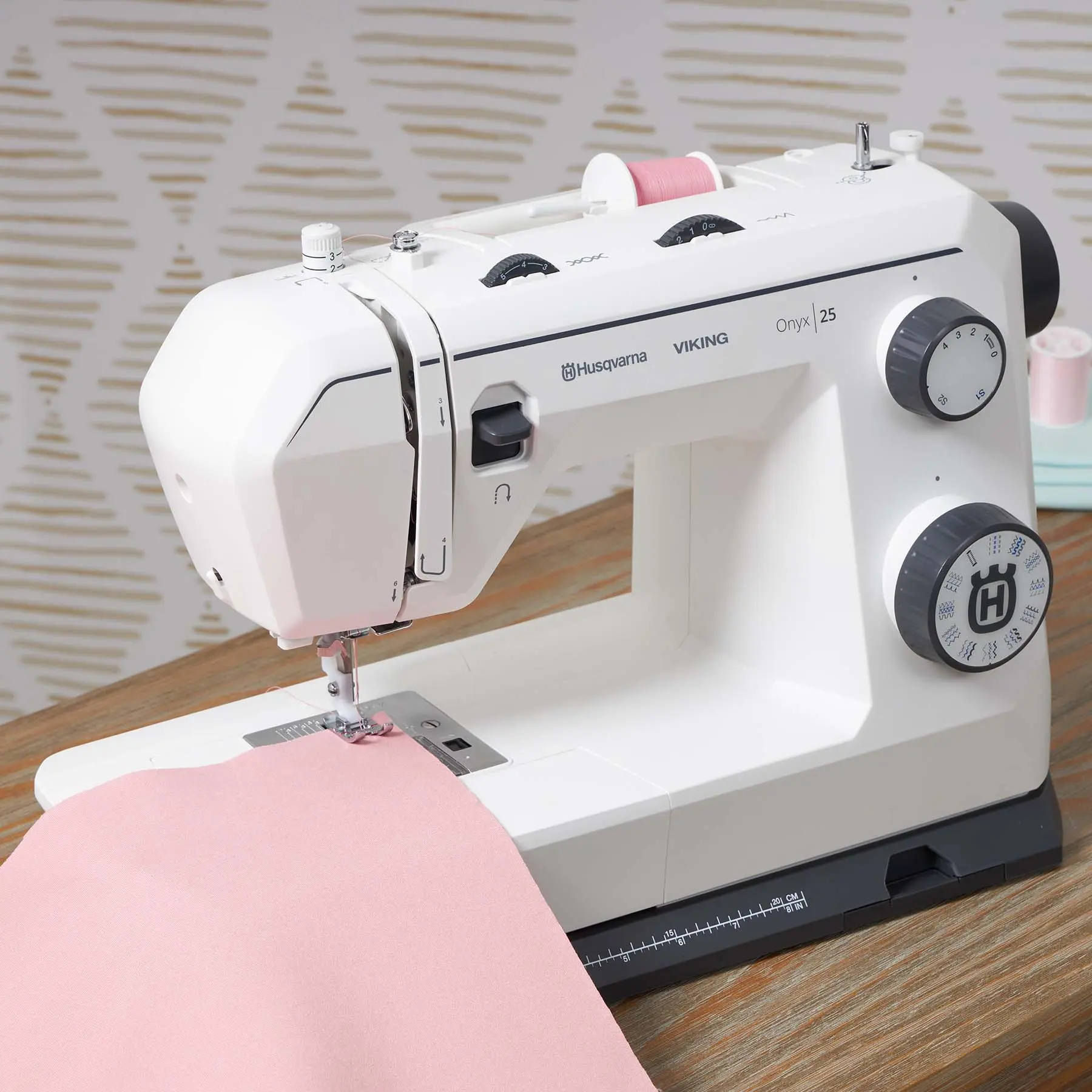 HUSQVARNA® VIKING® ONYX™ 25 Sewing Machine - Image 6