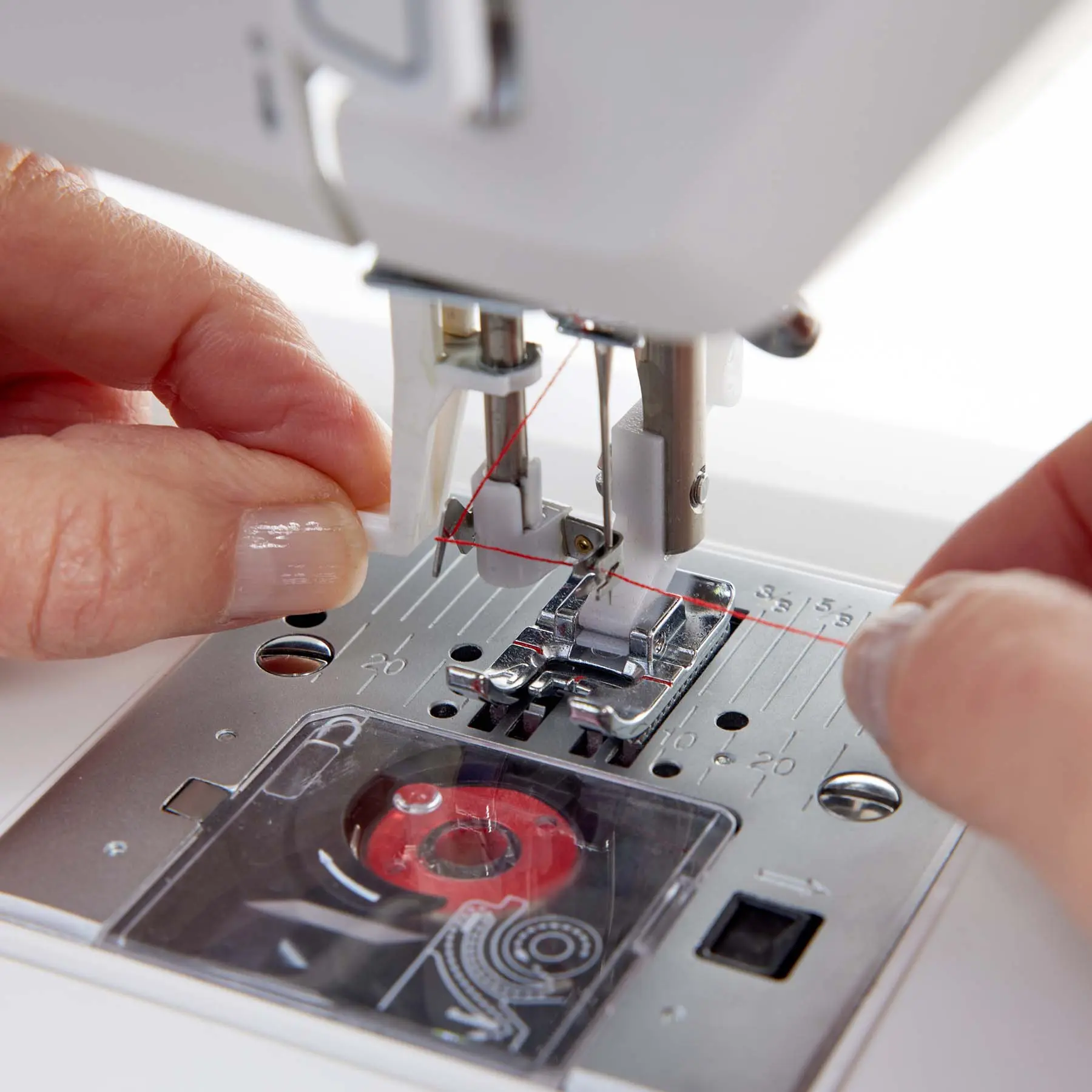 HUSQVARNA® VIKING® ONYX™ 25 Sewing Machine - Image 9