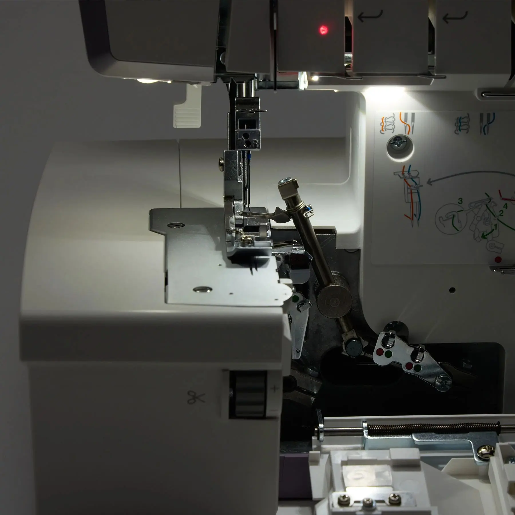 HUSQVARNA® VIKING® AMBER™ S | 300 Overlock Machine - Image 11