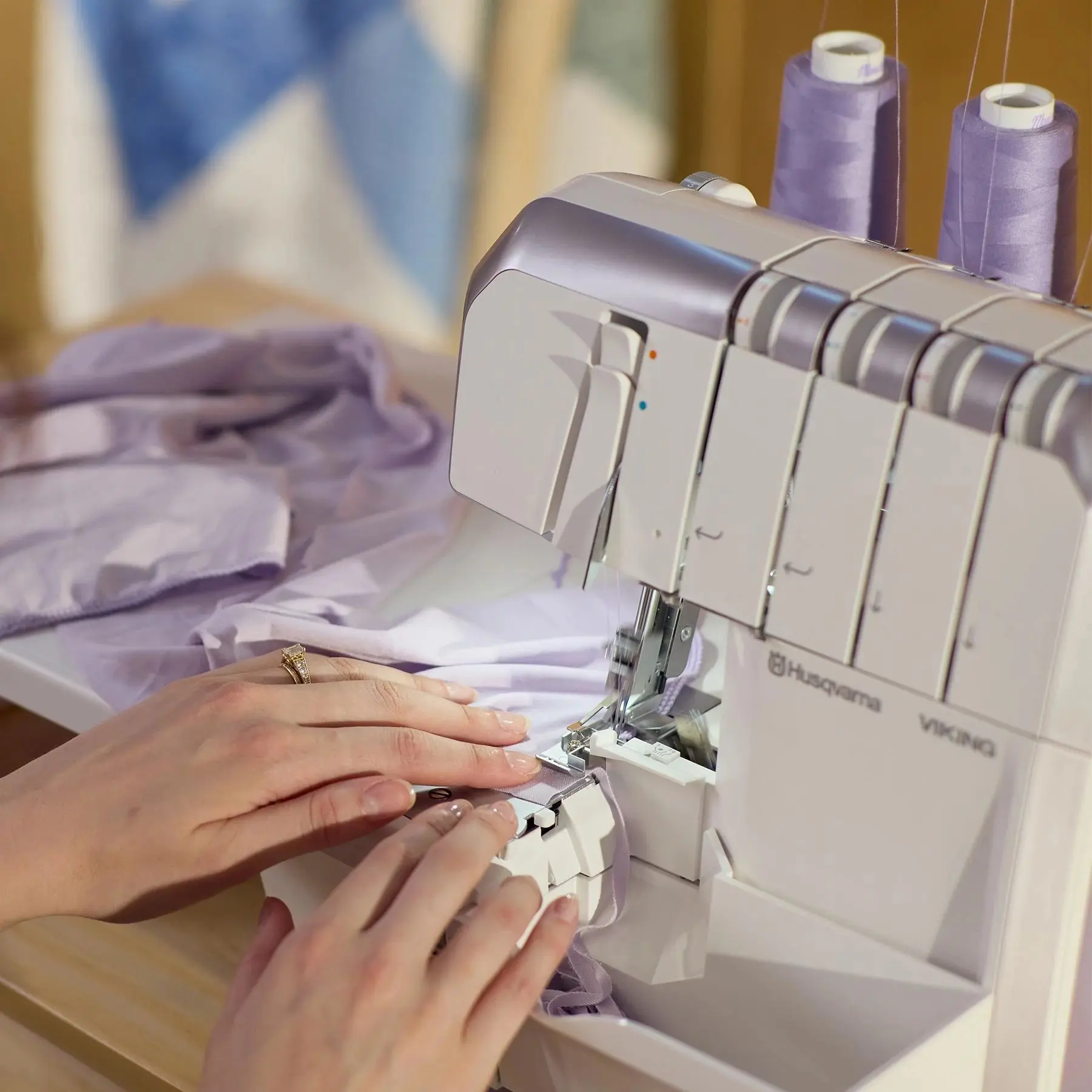 HUSQVARNA® VIKING® AMBER™ S | 300 Overlock Machine - Image 2