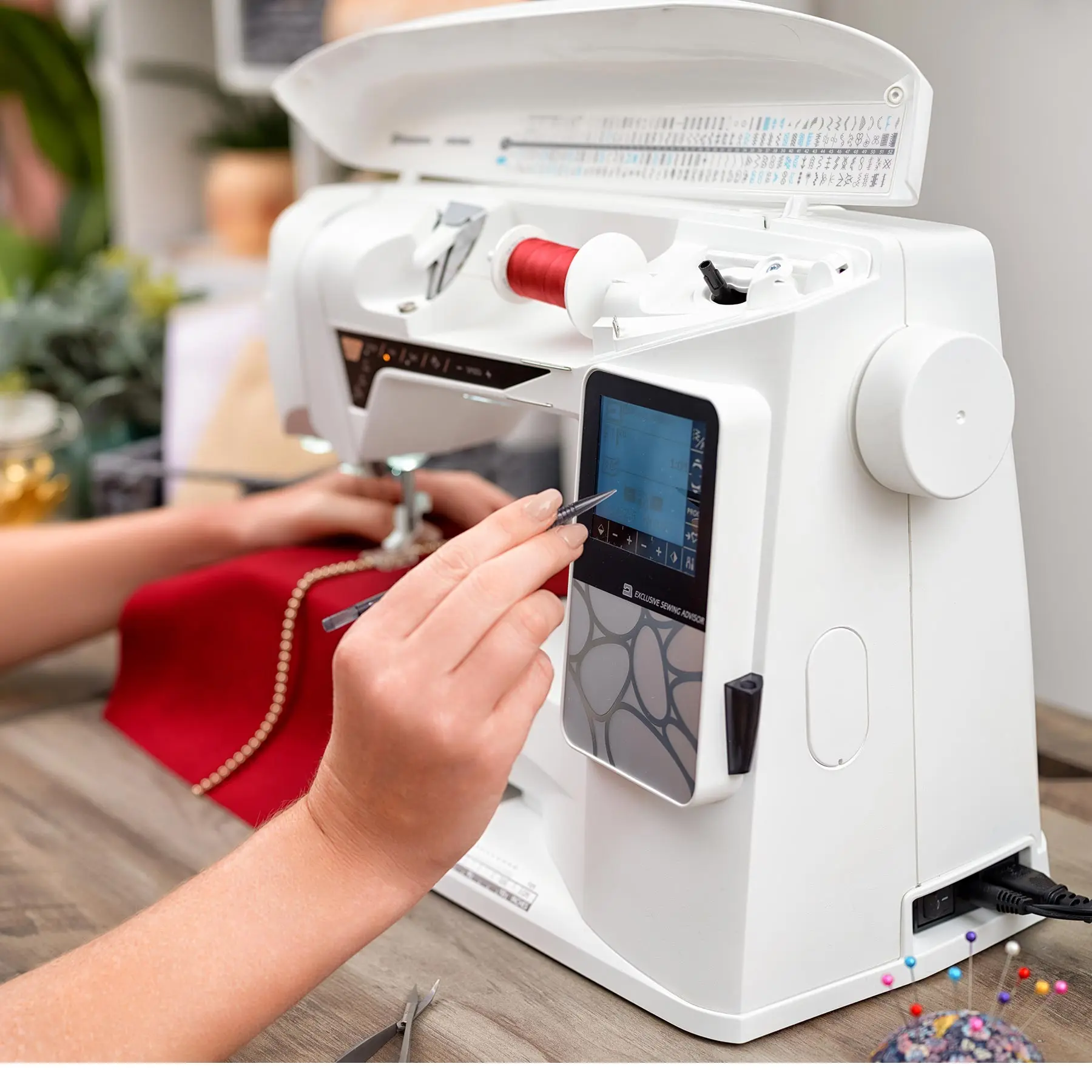 HUSQVARNA® VIKING® OPAL™ 690Q Sewing Machine - Image 6
