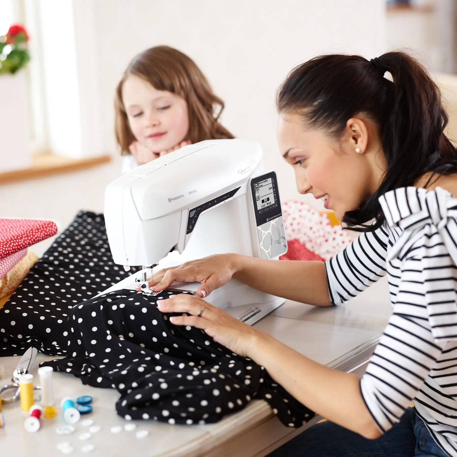 HUSQVARNA® VIKING® OPAL™ 690Q Sewing Machine - Image 7