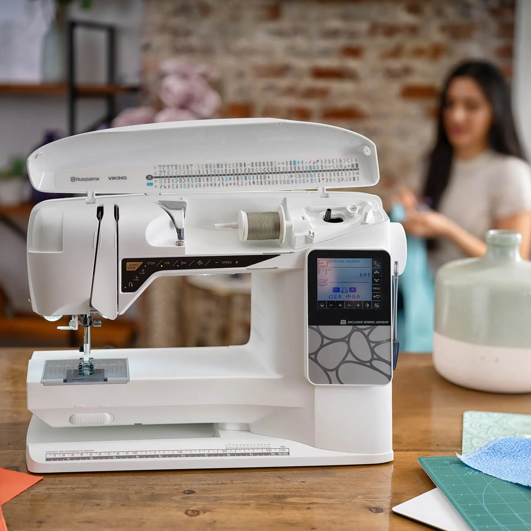 HUSQVARNA® VIKING® OPAL™ 690Q Sewing Machine - Image 9